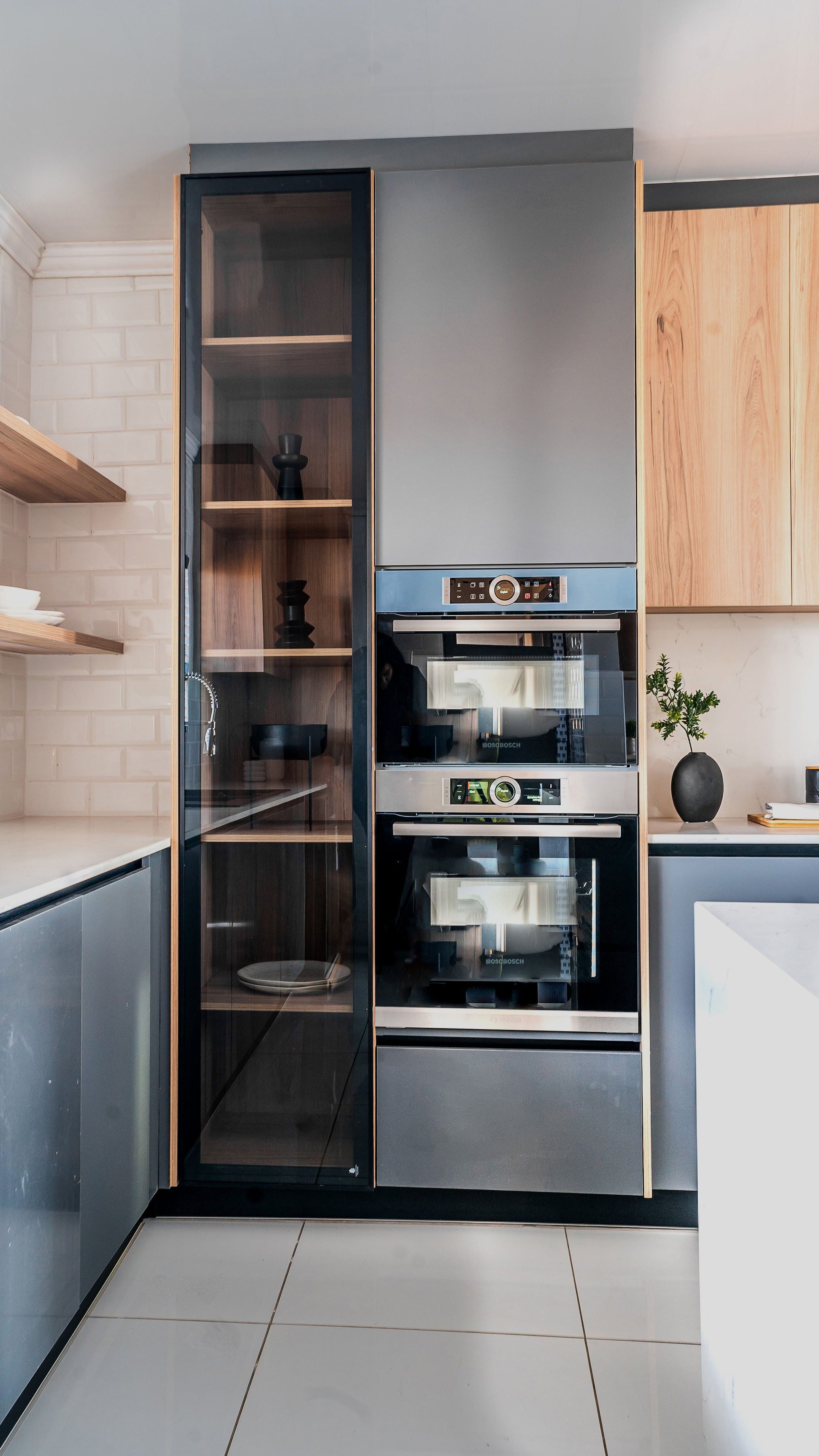 Kuruman Kitchen (Black & Wood) – Moremi Kitchens